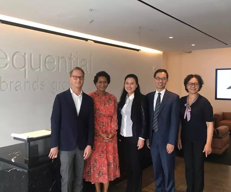 2018年5月，美國(guó)上市家政公司martha stewart誠(chéng)摯邀請(qǐng)三替集團(tuán)董事長(zhǎng)陶曉鶯一行赴美進(jìn)行商務(wù)洽談，已達(dá)成戰(zhàn)略合作意向.jpg