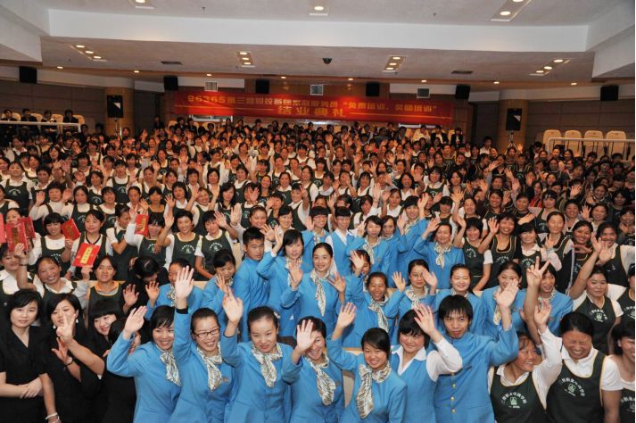 三替累計(jì)為數(shù)以萬(wàn)計(jì)下崗失業(yè)的外來(lái)務(wù)工人員提供免費(fèi)就業(yè)及免費(fèi)培訓(xùn).jpg