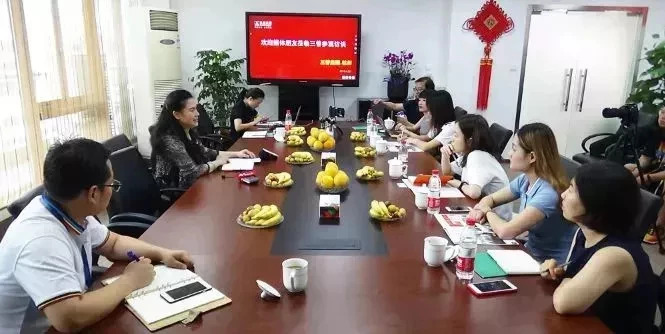 三替集團(tuán)董事長(zhǎng)陶曉鶯進(jìn)行專(zhuān)訪(fǎng)報(bào)道.jpg